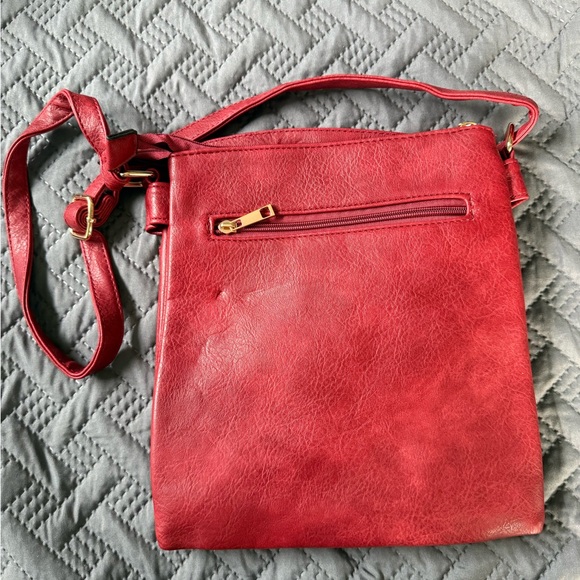 Elegant Red Leather Crossbody Bag - Picture 2 of 4